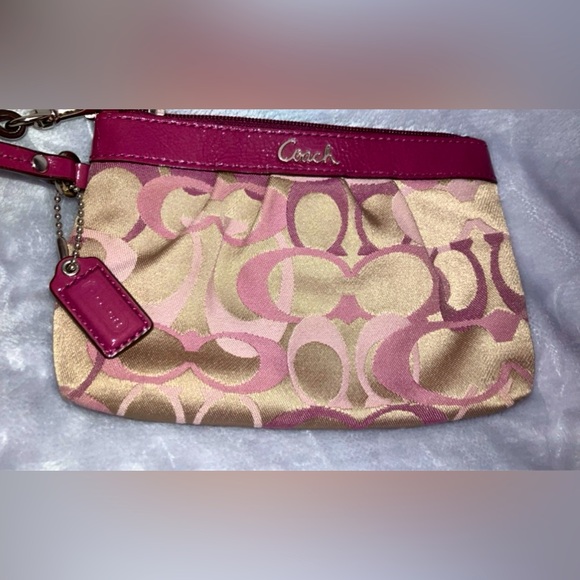 Coach Signature Logo Wristlet COLOR TRANSFER ON PATENT LINING - Picture 2 of 6
